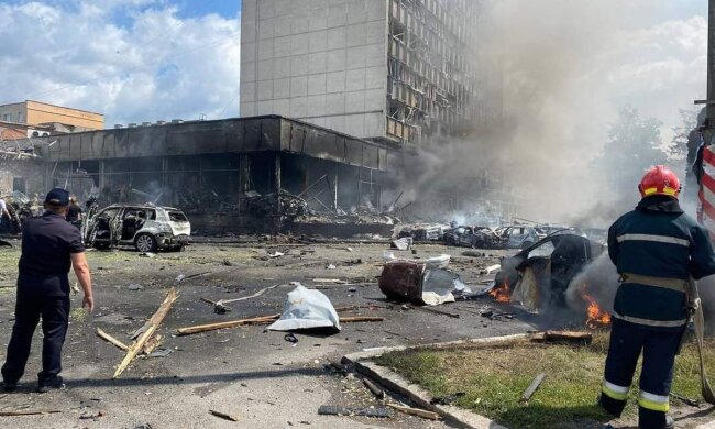 Последствия ракетных ударов рф по Виннице. Фото: ГСЧС Украины