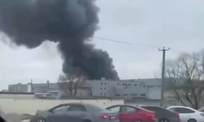 Пожежа у пітері. Фото: скріншот Telegram-відео