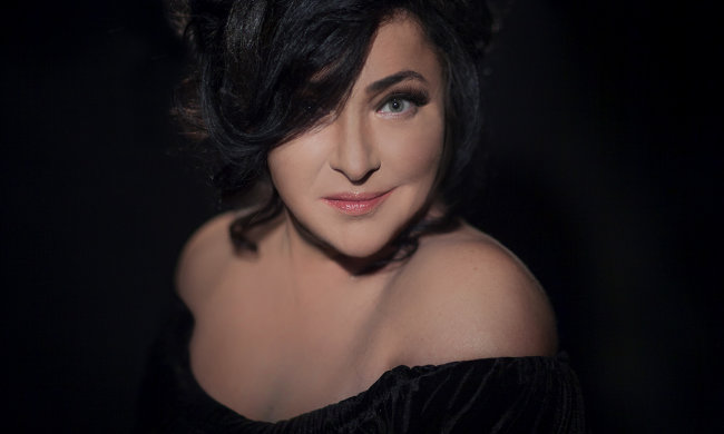 Мне нечего было снимать: Лолита с красными глазами обратилась к поклонникам. Что с ней