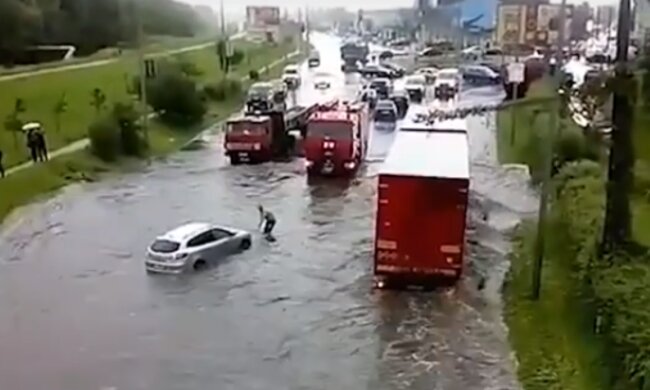 Наводнение в Западной Украине. Фото: скриншот YouTube