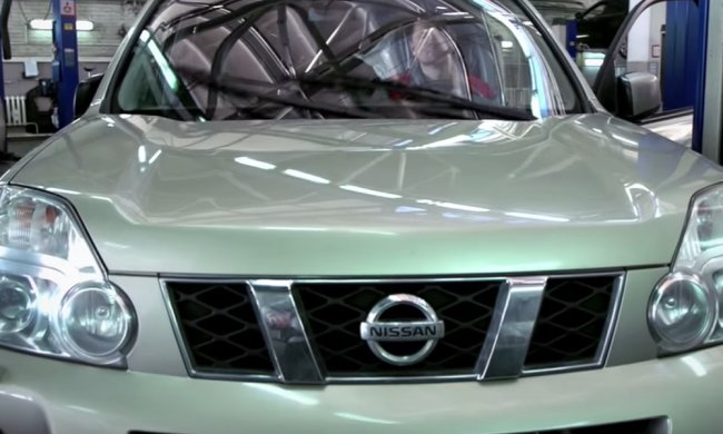 Автомобиль марки Nissan, фото: Скриншот YouTube