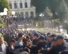 Митинг в Черновцах. Фото: скриншот YouTube