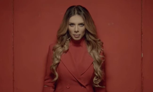 Анна Седокова. Кадр из клипа "Пираньи"