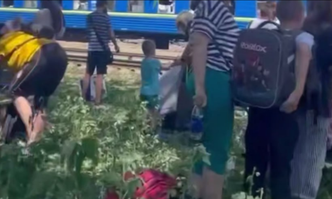 Оккупанты ударили баллистикой по пассажирскому поезду в Днепре - видео из вагона