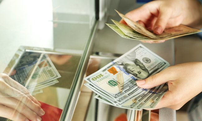 Цена за доллар неуклонно снижается, фото: Лайфхакер