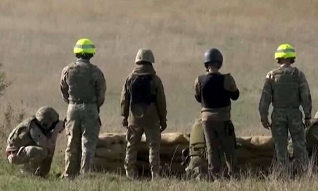 Украинские защитники.  Фото: скриншот YouTube-видео
