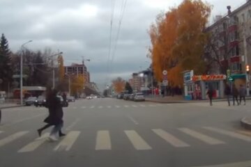 Пешеходы. Фото: скриншот видео