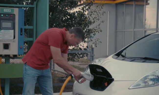 Зарядка электрокара. Фото: youtube