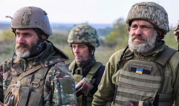 Українцям 60+ розповіли, чи потрібно йти самим у ТЦК чи чекати на зупинки на блокпосту