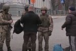 Проверка документов. Фото: скриншот YouTube-видео