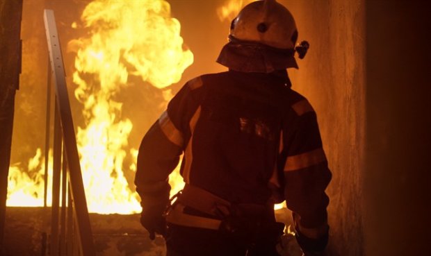 Масштабный пожар в больнице: 150 человек эвакуировано, угроза отравления