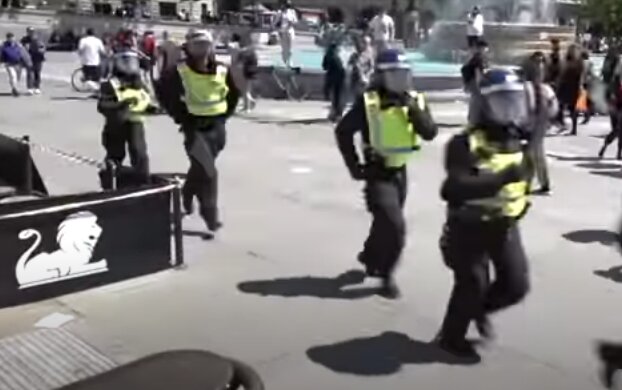 Полиция Лондона. Фото: скриншот YouTube
