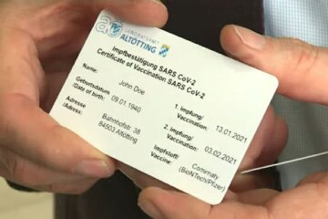 Свідоцтво про вакцинацію. Фото: скріншот Youtube-відео