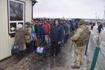 Пенсионеры на КПВВ, фото: Операция Объединенных сил / Facebook