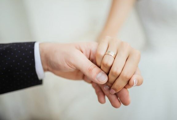 Влюбленные. Фото: скриншот YouTube.