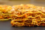 Смачніше, ніж в ресторані: простий і швидкий рецепт лазаньї з куркою - оцінить вся сім'я