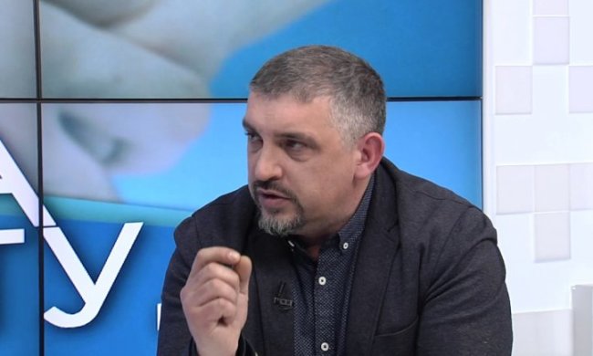 Главарь "евробляхеров" Ярошевич объезжает по тротуарам пробки. Типичный "евробляхер". Видео