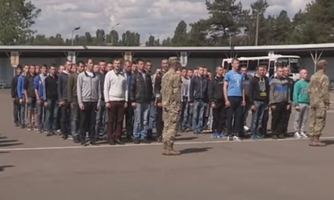 Призыв в армию в Украине. Фото: скриншот YouTube-видео