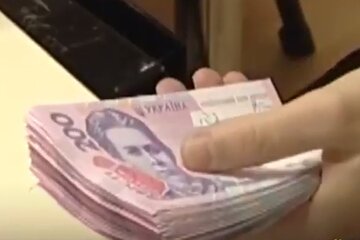 Гривны. Фото: скриншот YouTube-видео