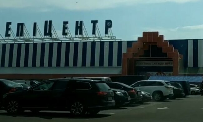 Правительство не указ: в Сети показали, как "Эпицентр" работает в выходной день – на карантин плевать хотели