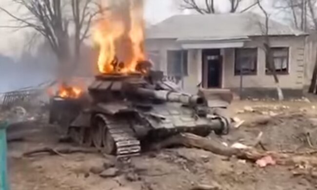Горить танк рф. Фото: скріншот YouTube-відео