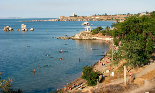 Прямо на детских площадках: в Крыму травят людей радиоактивным песком, масштабы поражают