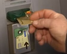 Українцям повідомили про примусове списання грошей з рахунків.