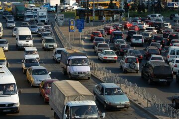 Сегодняшним днем пробки не закончатся в Киеве: куда лучше не ездить