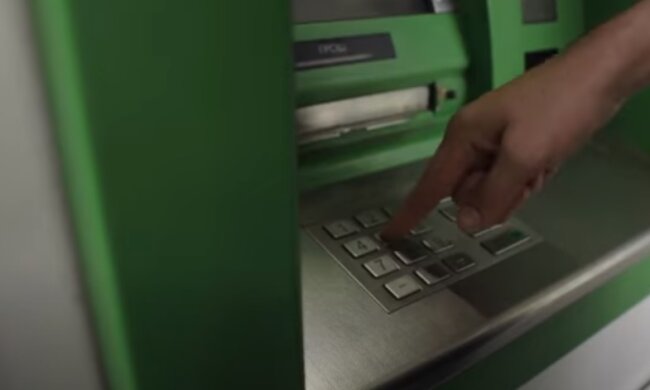 ПриватБанк в центре громкого скандала: деньги просто испаряются со счетов украинцев – реакция банка поражает
