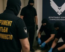 СМИ сообщают: полицейские Департамента по борьбе с наркопреступностью проводили обыски без доказательств - и предлагали "решить" вопросы