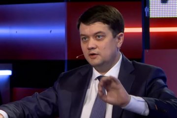 Стало известно о зарплате Разумкова. Фото: скрин youtube