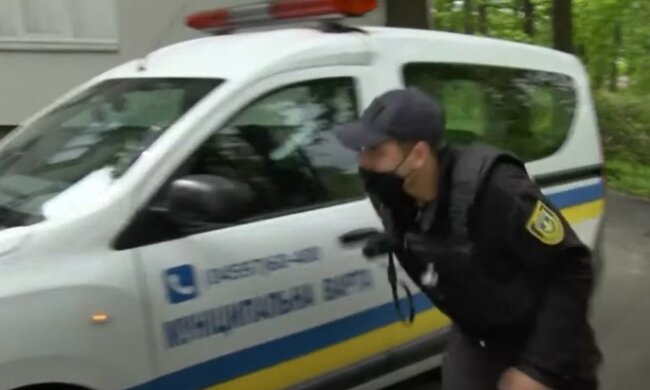 Война пришла в Киев: в парке нашли растяжку с гранатой