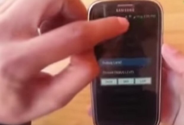 Мобильный телефон. Фото: скриншот YouTube