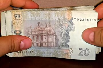 Гривні. Фото: скріншот Youtube-відео