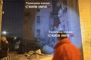 Пожар в Киеве после российской атаки: спасатели ликвидируют возгорание