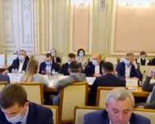 Украинская делегация в ТКГ. Фото: скриншот YouTube