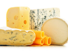 Ученые рассказали о пользе сыра для похудения
