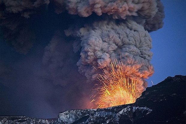В Европе проснулся опасный вулкан: появились первые кадры и подробности