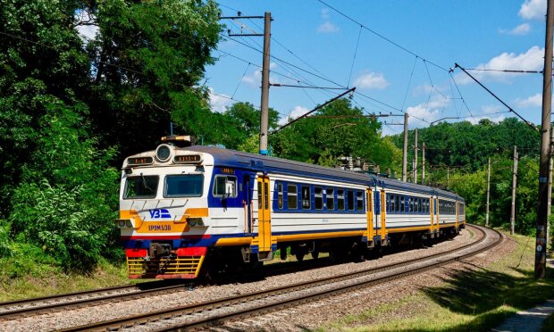 Киевляне, внимание: кольцевая электричка два месяца будет ездить по новому маршруту