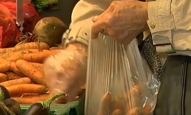 Пластиковые пакеты хотят запретить Фото: скриншот YouTube-видео