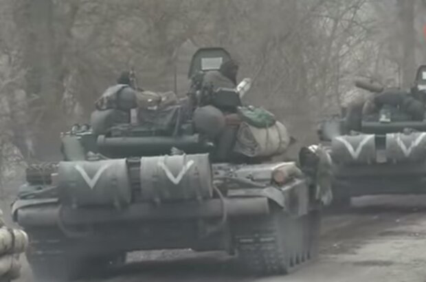 Солдати рф на танку. Фото: скріншот YouTube-відео