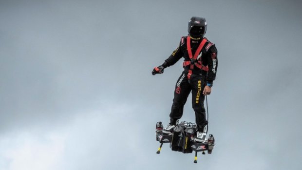 Французский изобретатель пролетит над Ла-Маншем на реактивной доске