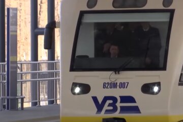 "Укрзализныця" решилась на отчаянный шаг. Фото: скриншот YouTube-видео