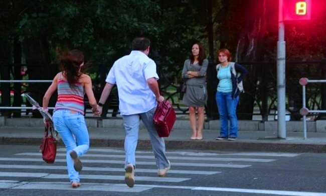 Пешеходы-нарушители. Фото: скриншот YouTube