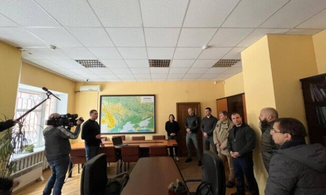 Масштаби руйнувань: т.в.о голови Держекоінспекції показав німцям злочини окупантів
