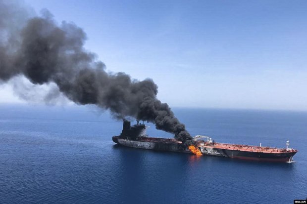 Дело идет к глобальному кризису и войне: цены на нефть взлетели после торпедных атак кораблей