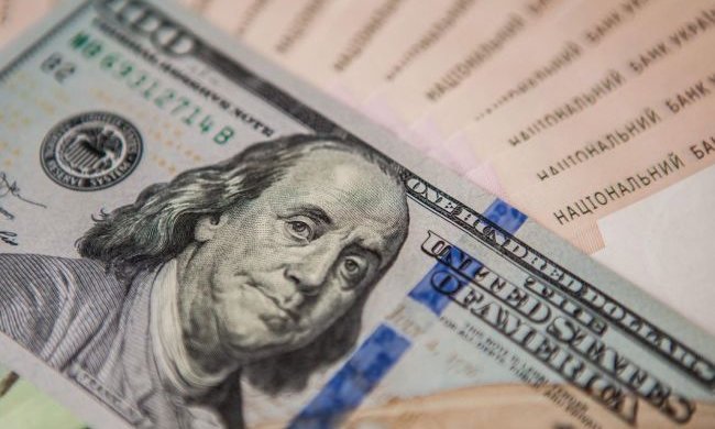Доллар продолжает стремительно падать: что происходит