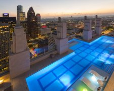 Прозрачный бассейн на 220-метровой высоте: с крыши лондонского отеля открывается фантастический вид