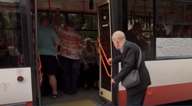 Автобус. Фото: скріншот YouTube-відео