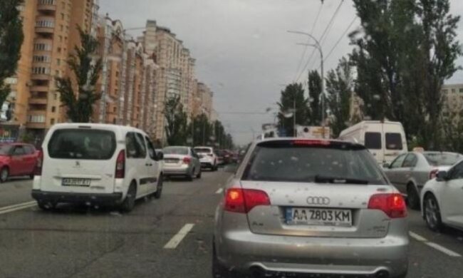 Перекроют на две недели: Киев опять застынет в пробках, водителей предупредили